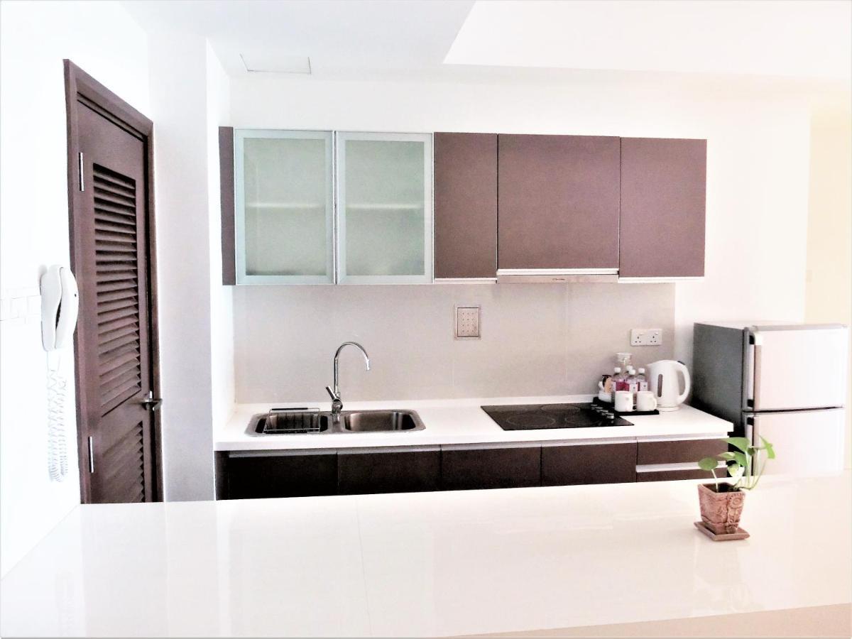 Upper View Regalia Hotel Куала Лумпур Екстериор снимка