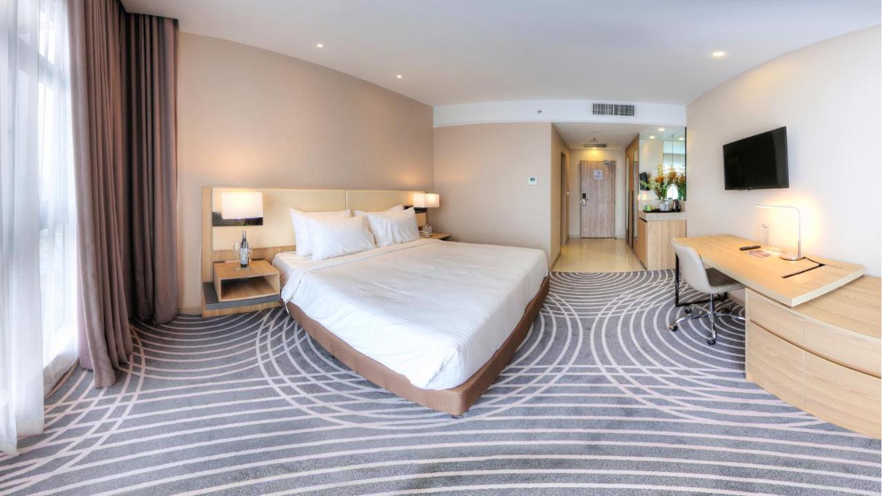 Upper View Regalia Hotel Куала Лумпур Екстериор снимка
