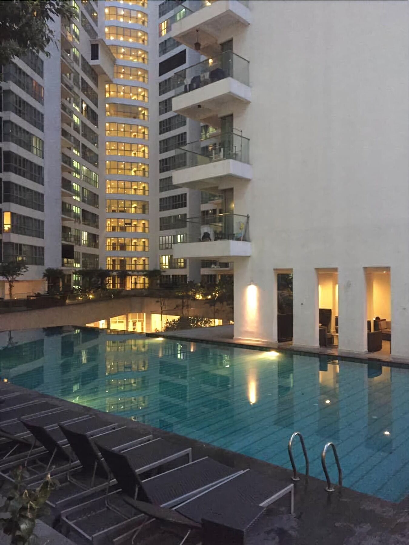 Upper View Regalia Hotel Куала Лумпур Екстериор снимка