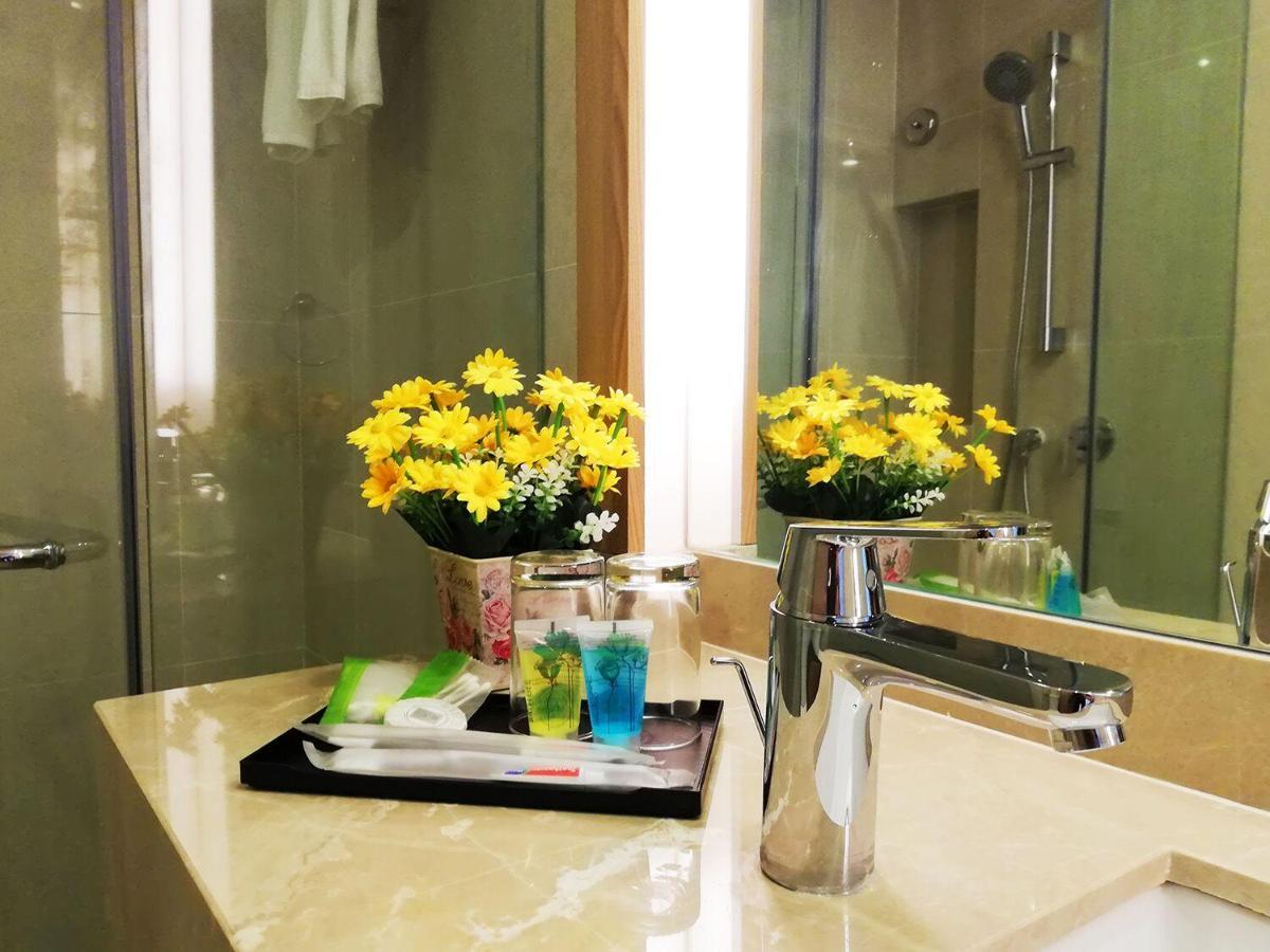 Upper View Regalia Hotel Куала Лумпур Екстериор снимка