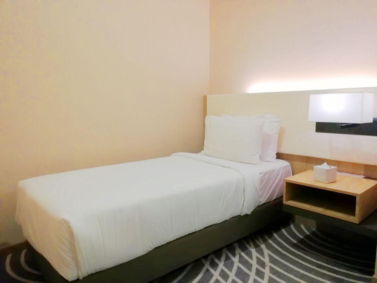 Upper View Regalia Hotel Куала Лумпур Екстериор снимка